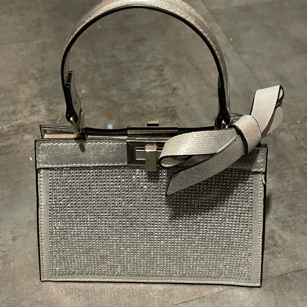 Glamorous Silver Clutch with Textured Sparkle
